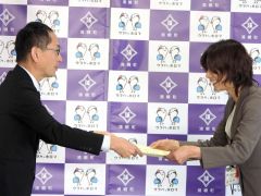 浦幌町内の交通死亡事故ゼロ２０００日達成　町長「町民一丸で交通安全に取り組む」 2