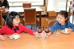 フルコースおいしいね 池田保育園年長児がワイン城レストランで「思い出食事会」 3