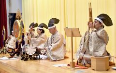 陸別の小中学生が雅楽体験 伝統文化学ぶ 2