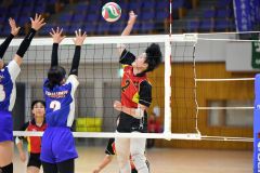 【1回戦・帯南商―東海大札幌】左サイドから自慢のパワーで圧倒した帯南商の山家すず(右)