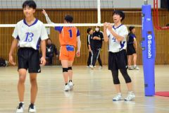 【2回戦・白樺学園―旭川実】エースとしてチームを牽引した白樺学園の蓼内奏生主将(中央奥)