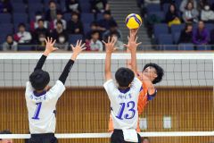 【2回戦・白樺学園―旭川実】1年生ながらチームを勝利に導いた白樺学園の大西智也(右奥)