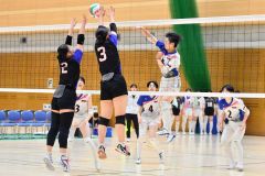 【2回戦・帯南商―函館商】攻守にわたってチームを引っ張る朝日琉花主将(中央奥)