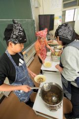 コンブのスープスパを味わう　広尾でふるさと給食～こぼれ話 4