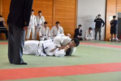 【男子5人制団体戦決勝・帯農―白樺学園】力強い攻撃を仕掛け、一本で勝利した帯農の大和田晃希(奥)