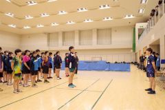 お礼のあいさつをする参加者