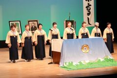 自慢ののどを響かせたとかち岳峯会の吟道大会
