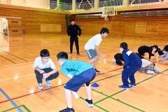 中学校の授業を体験　池田小６年生 2
